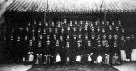 京师大学堂的部分师生合影.jpg 京师大学堂的部分师生合影.jpg